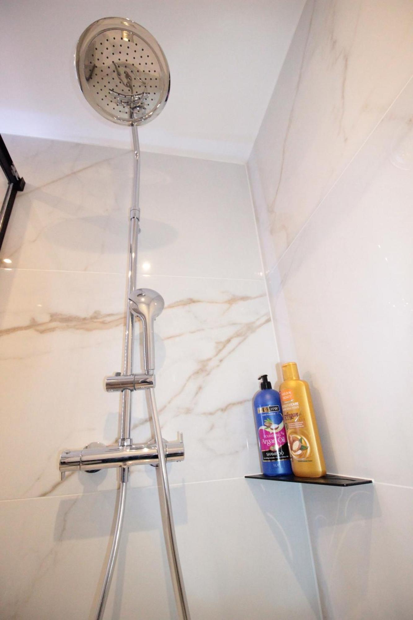 Luxury Studio, Rez De Chaussee, Parking Prive Video Surveillance, Canape Haute Qualite Convertible Couchage 2 Personnes, Centre Ville Proche, Restaurant, Boulangerie 2 Minutes A Pied, Terrasse - 800Metre Carre De Terrain - Gere Par Presta-Zen'Service 베르됭쉬르뫼즈 외부 사진