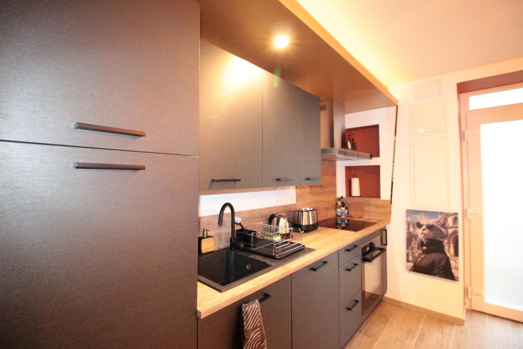 Luxury Studio, Rez De Chaussee, Parking Prive Video Surveillance, Canape Haute Qualite Convertible Couchage 2 Personnes, Centre Ville Proche, Restaurant, Boulangerie 2 Minutes A Pied, Terrasse - 800Metre Carre De Terrain - Gere Par Presta-Zen'Service 베르됭쉬르뫼즈 외부 사진
