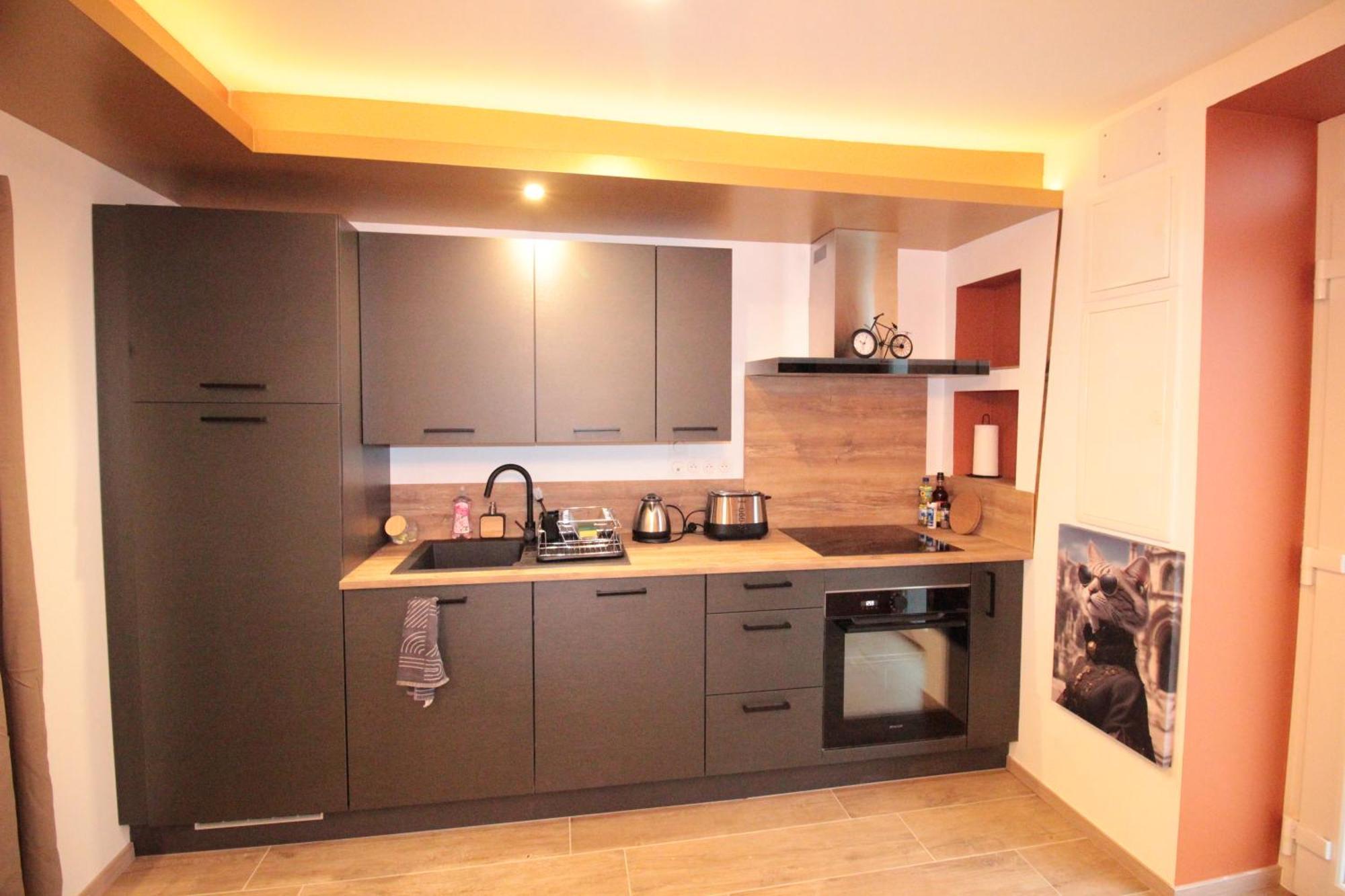 Luxury Studio, Rez De Chaussee, Parking Prive Video Surveillance, Canape Haute Qualite Convertible Couchage 2 Personnes, Centre Ville Proche, Restaurant, Boulangerie 2 Minutes A Pied, Terrasse - 800Metre Carre De Terrain - Gere Par Presta-Zen'Service 베르됭쉬르뫼즈 외부 사진