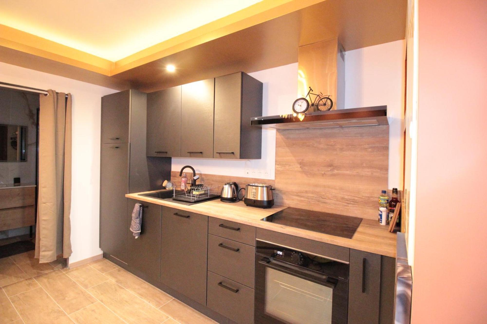 Luxury Studio, Rez De Chaussee, Parking Prive Video Surveillance, Canape Haute Qualite Convertible Couchage 2 Personnes, Centre Ville Proche, Restaurant, Boulangerie 2 Minutes A Pied, Terrasse - 800Metre Carre De Terrain - Gere Par Presta-Zen'Service 베르됭쉬르뫼즈 외부 사진