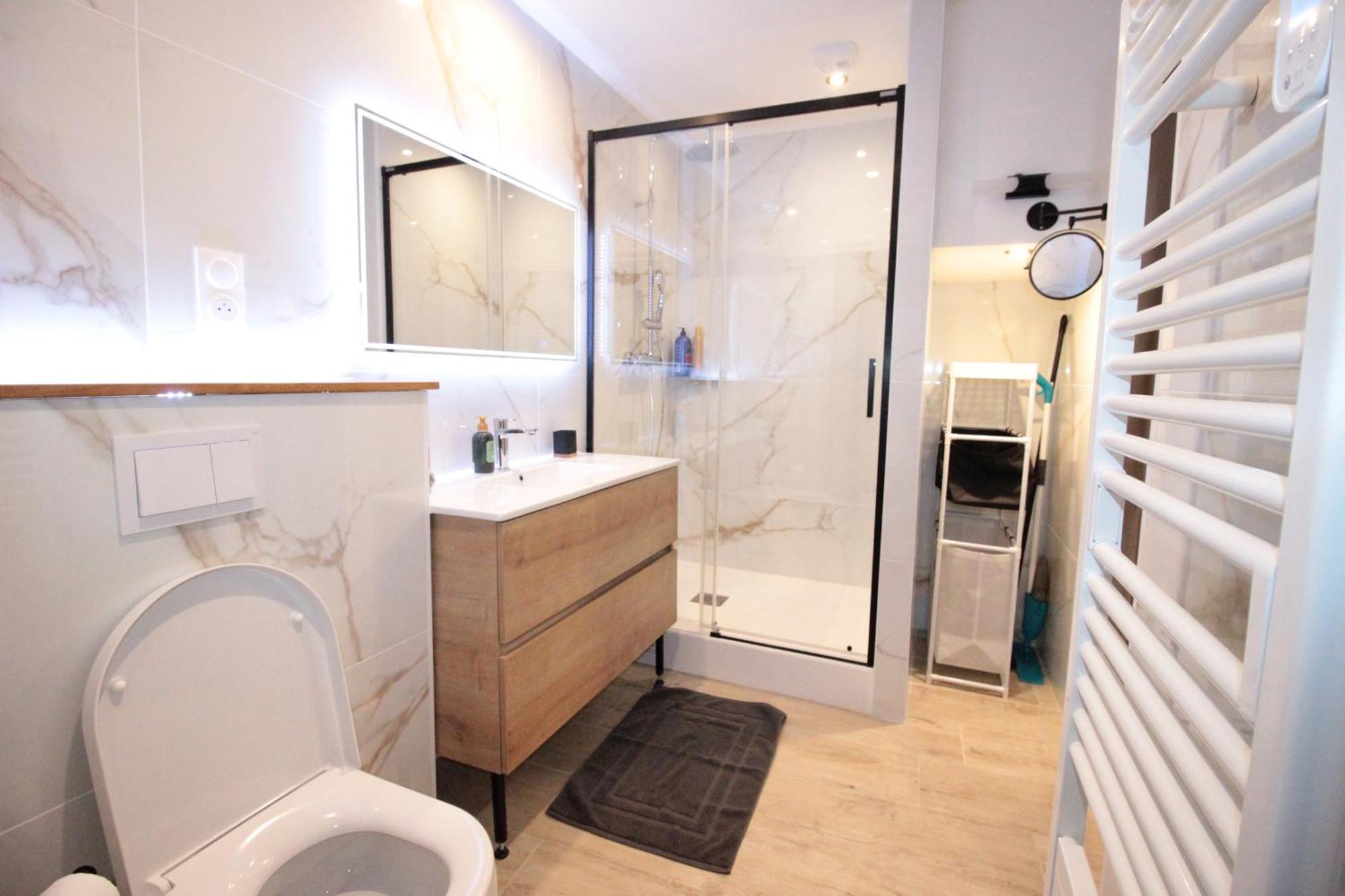 Luxury Studio, Rez De Chaussee, Parking Prive Video Surveillance, Canape Haute Qualite Convertible Couchage 2 Personnes, Centre Ville Proche, Restaurant, Boulangerie 2 Minutes A Pied, Terrasse - 800Metre Carre De Terrain - Gere Par Presta-Zen'Service 베르됭쉬르뫼즈 외부 사진