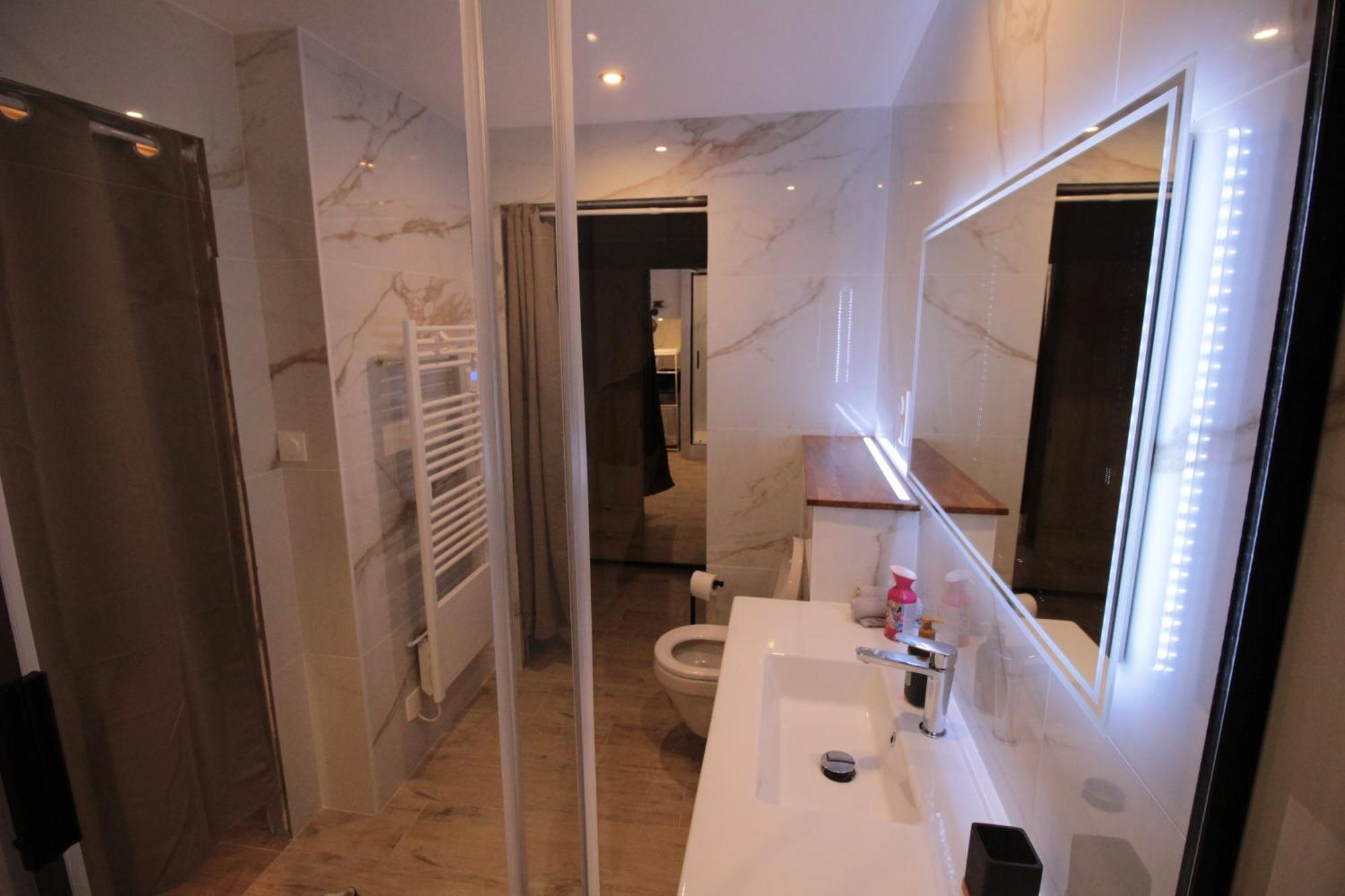 Luxury Studio, Rez De Chaussee, Parking Prive Video Surveillance, Canape Haute Qualite Convertible Couchage 2 Personnes, Centre Ville Proche, Restaurant, Boulangerie 2 Minutes A Pied, Terrasse - 800Metre Carre De Terrain - Gere Par Presta-Zen'Service 베르됭쉬르뫼즈 외부 사진