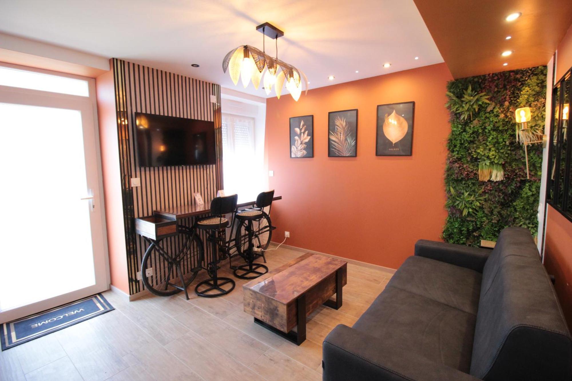 Luxury Studio, Rez De Chaussee, Parking Prive Video Surveillance, Canape Haute Qualite Convertible Couchage 2 Personnes, Centre Ville Proche, Restaurant, Boulangerie 2 Minutes A Pied, Terrasse - 800Metre Carre De Terrain - Gere Par Presta-Zen'Service 베르됭쉬르뫼즈 외부 사진