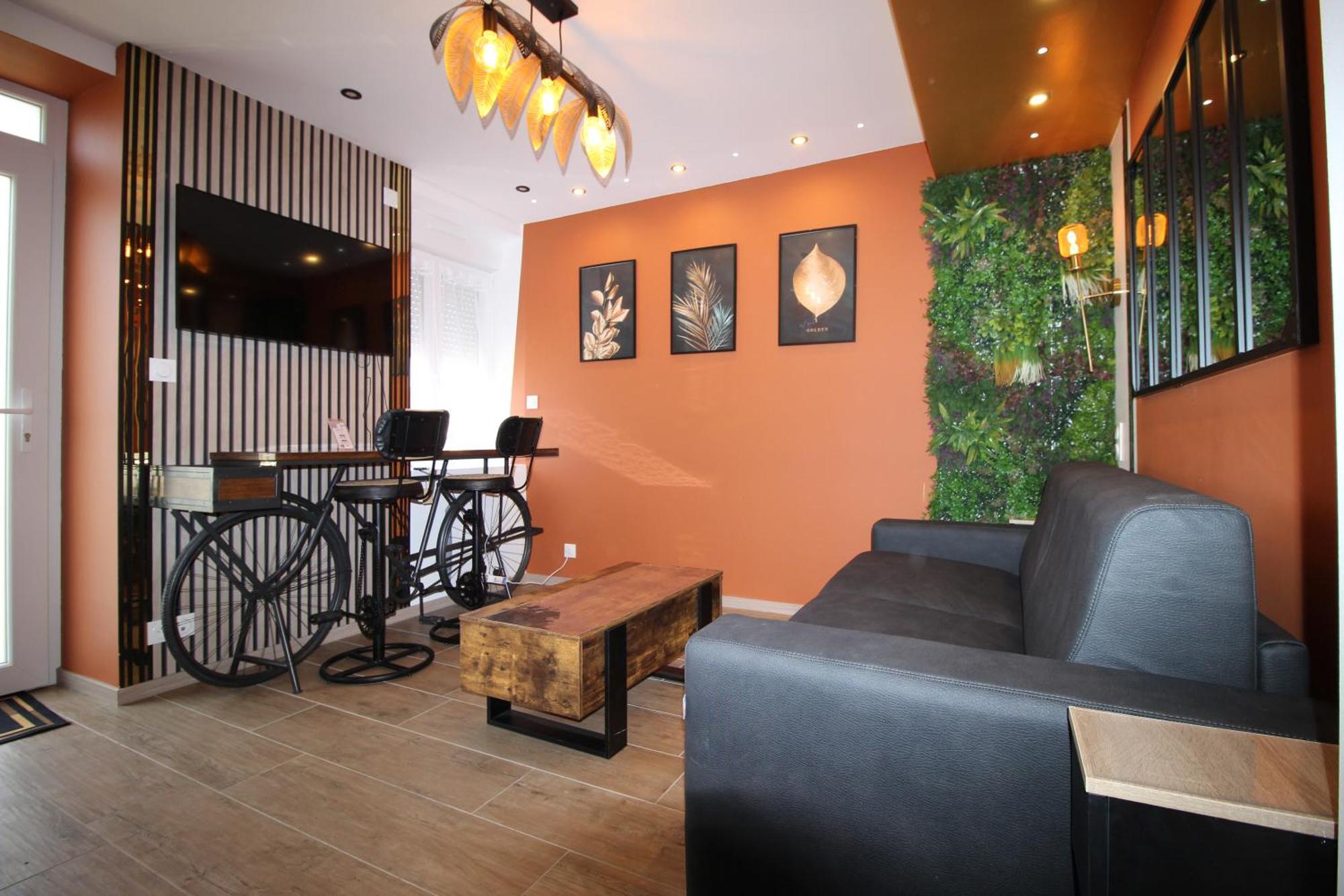 Luxury Studio, Rez De Chaussee, Parking Prive Video Surveillance, Canape Haute Qualite Convertible Couchage 2 Personnes, Centre Ville Proche, Restaurant, Boulangerie 2 Minutes A Pied, Terrasse - 800Metre Carre De Terrain - Gere Par Presta-Zen'Service 베르됭쉬르뫼즈 외부 사진